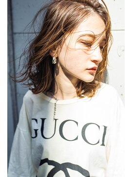 レゴ(REGO) グレージュカラーシルキーべージュ、デザインカラー斜めバング