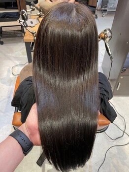 アクシアリミテッド(axia limited)の写真/メテオとストレートパーマを組み合わせた最先端のストレートで、今までにない最高の仕上がりに♪