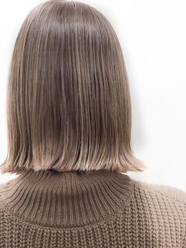 ネオリーブ クーロ(Neolive curro) ハイライトで作るミルクティーベージュ　白髪ぼかしハイライト