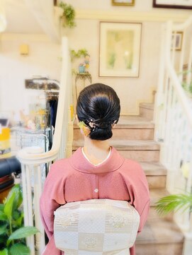 美容室 ティンカーベル シニヨンヘア