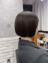 モク(mok)&nbsp;ショートからボブへ 伸ばし途中の丸みボブ
