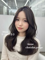 エヌアイ オモテサンドウ(ni omotesando)&nbsp;透明感のあるショコラグレージュとレイヤーカットで作るくびれ巻