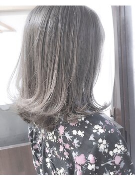 ヘアーアンドアトリエ マール(Hair&Atelier Marl) 【Marlアプリエ】ホワイトグレージュの外ハネセミディ