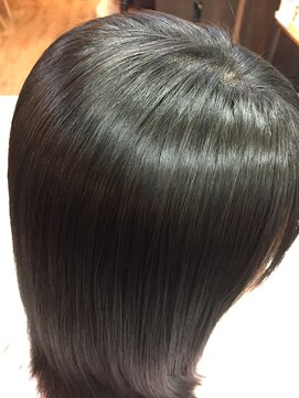 美容室 笑顔 ナチュラルストレート