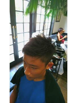 ヘッズ(HEADS) 大人フロント×刈り上げのスポーティースタイル