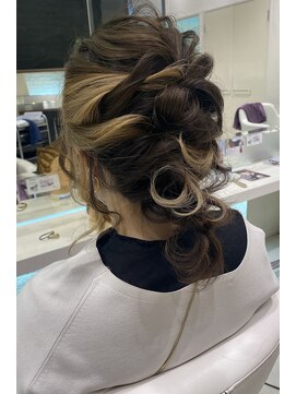 コンセプトトゥービー(Concept to be…) ミディアムでする可愛い編みおろし