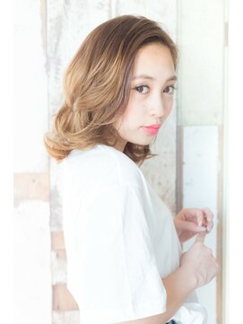 ステージ(STAGE) ペールベージュセクションカラーグラデーションカラー外ハネボブ