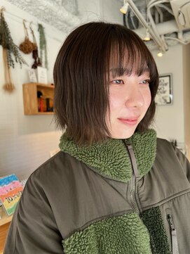 メグリ(meguri) ショートボブスタイル×くすみベージュ