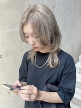 ディア(.eer) ミディアムボブウルフマッシュ×プラチナグレージュ/.eer南船場