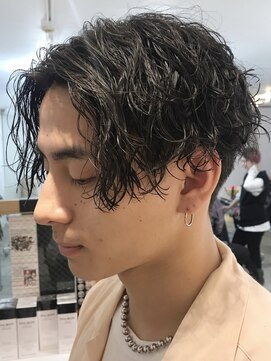 フィフス 天神大名(fifth) センターパートツイストスパイラルパーマメンズマッシュパーマ