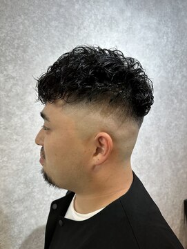 ラルス(Larus) MEN’S HAIR/ブルーブラック/フェザーパーマ/本八幡