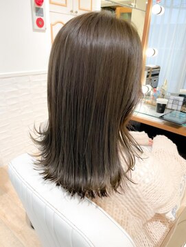 ネオリーブ チロル 横浜西口店(Neolive CiroL.) 透け感オリーブベージュ 赤み消し 大人可愛い