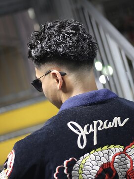 メイン(MENIN) ビジネスパーマ短髪フェード刈り上げバーバー［相模大野/町田］