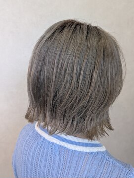 イリエ 川口(irier) ブリーチ2回透明感グレージュボブ【薬師神】