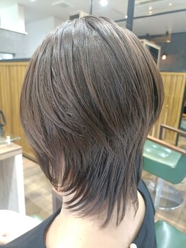 ウルスヘアー(ulus hair) レイヤーで魅せる大人のナチュラルウルフ