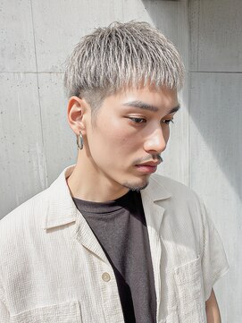 ルーチェ 溝の口(Luce) シルバーアッシュで大人かっこいい。ブリーチ×刈り上げスタイル