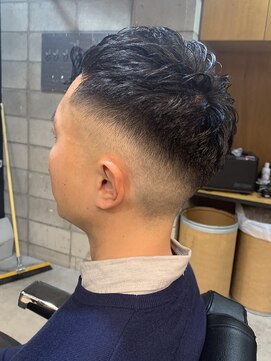 フランクスバーバー アンド ビアークラブ(FRANK'S BARBER and BEER CLUB) ツイストパーマコンマヘアテクノくせ毛風パーマツーブロックr