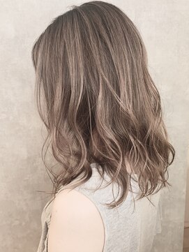 イール(iIIL) 【iIIL hair lounge】柔らかベージュバレイヤージュ