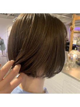 ジジ フルアヘッド(Gigi fullahead) ミニボブ × マロンベージュ