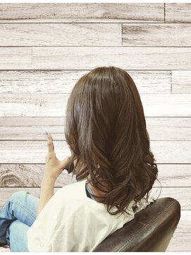 アクアヴィタエ(Aqua vitae) 20代、30代セミロングスタイル