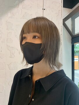 エム(EM) 顔まわりウルフ/ミルクティーグレージュ