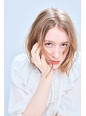 大人女性ブロンド×センターパートボブ
