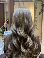 くらの&nbsp;インナーカラーボブウルフ