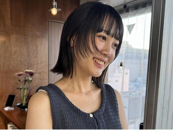 ヨロヘアー(YOLO hair)の写真/【なんば駅すぐ◇平日10時～21時まで営業】ちょっとした顔周りのカットでトレンド感を一気に出します☆