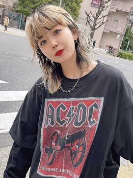 ジーナリア(Xena ria) 《袴田》セミディアムウルフ/ローライトカラー