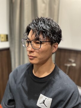 ラヴィニュー 秋葉原 神田(LAVIE NEW) MEN'S HAIRスパイキーショートフェザーパーマサーフカール