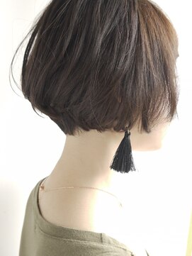 モリオ フロム ロンドン 成増店 【morio成増】大人かわいい 小顔 前下がり ショート ボブ くびれ