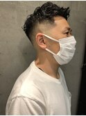 メンズ刈り上げ短髪スキンフェードニュアンスパーマバーバー
