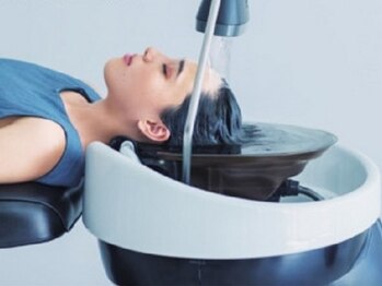美容室 エニシ(Enishi)の写真/【至福の5分間】頑張る大人女性の日々のお疲れに。短時間でリフレッシュ!かけ流しの頭浸浴で癒しの一時を♪