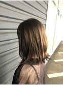 おさまりのよいミディアムヘアー