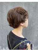 ブリーチなしの明るめカラー 外国人くせ毛風ショートパーマ
