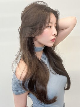 フォンズ(FONS) 小顔見せが叶う韓国レイヤーカット&透明感グレージュカラー