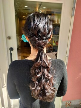 ヘアーアンドスパ コーラルルーム(Hair&spa CORAL room) ヘア飾りがなくてもokな、可愛いパーティーヘア♪