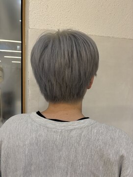 ポート 蕨(PORT) 憧れのシルバーカラーはメンズにも人気！【高岩美季】