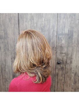 カットインタイム 白髪ぼかしハイライトレイヤースタイル