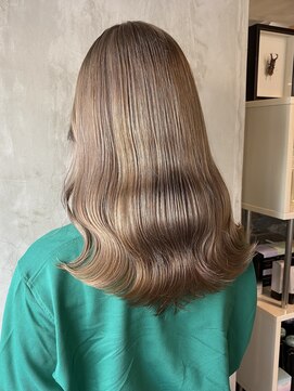 サクラ オモテサンドウ(SAKURA) 初めてのカラーにおすすめ！ブリーチ2回のミルクティーベージュ