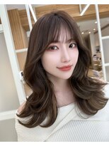 アフロートリノ(AFLOAT Leino)&nbsp;大人かわいい韓国くびれヘア　レイヤーを入れて抜け感ヘアを