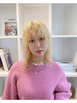 サロウィン 那覇店(SALOWIN) マッシュウルフレイヤーブリーチパーマホワイトブロンド