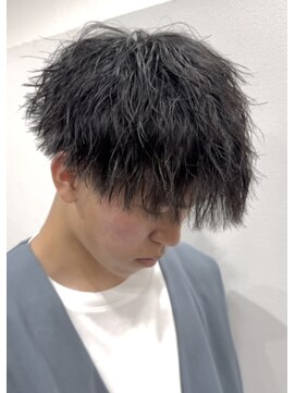 リヴ オオサカ(LIV OSAKA) ツイストスパイラル　縦落ちパーマ　ツイスパ　マッシュ　緩め