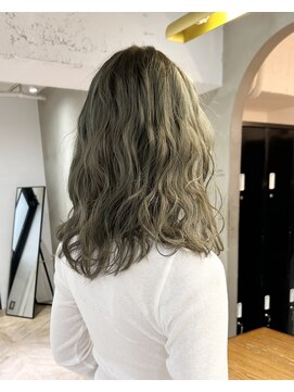 ローレン(LOREN) イメチェン/ホワイトブロンド/外ハネボブ/ワイドバング/栄名古屋