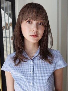 ローネス(LONESS) ワンカールで決まるレイヤーカットと透明感のあるくすみベージュ