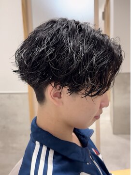 リ メイロ(Re.Meiro) 波巻きセンターパート【メンズ/パーマ/眉毛/沖縄市/美里】