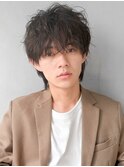 ブルーブラックナチュラルヘア前髪パーマフェザーショート