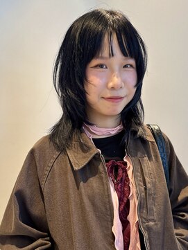 ビファインクーアヴェダ(Be fine coo AVEDA) ミディアムレイヤーカット ネイビー暗髪/