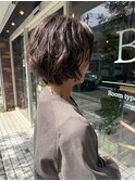 パーマとローライトで立体感のある大人ショートボブ/ISAKA