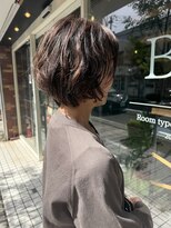 ブラウンハウス 辻堂(Brown House) パーマとローライトで立体感のある大人ショートボブ/ISAKA